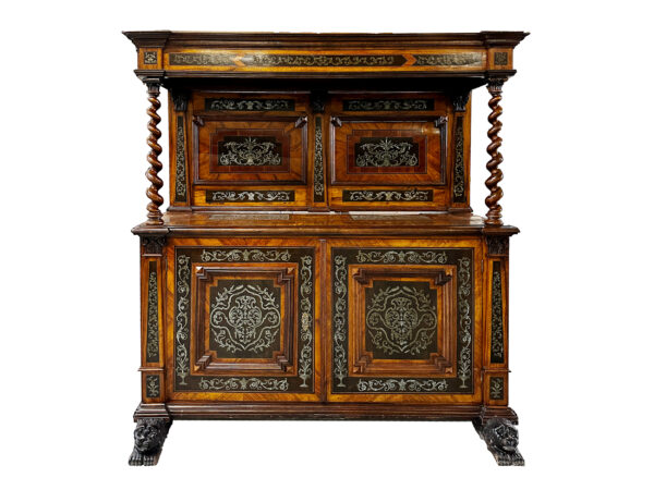 Fassadenschrank mit Zinnintarsien