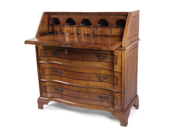 Schreibkommode im Stil des Barock