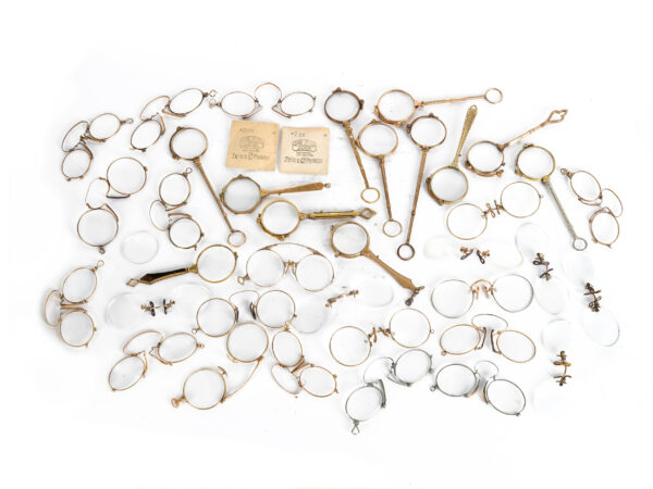 Konvolut von 36 Stück Binokel und Lorgnon