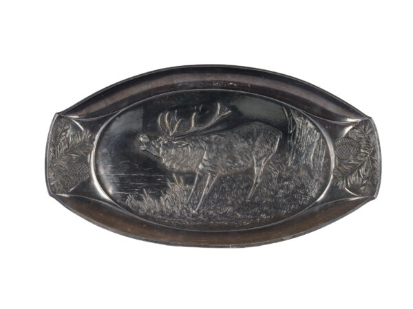 Schale mit röhrendem Hirsch