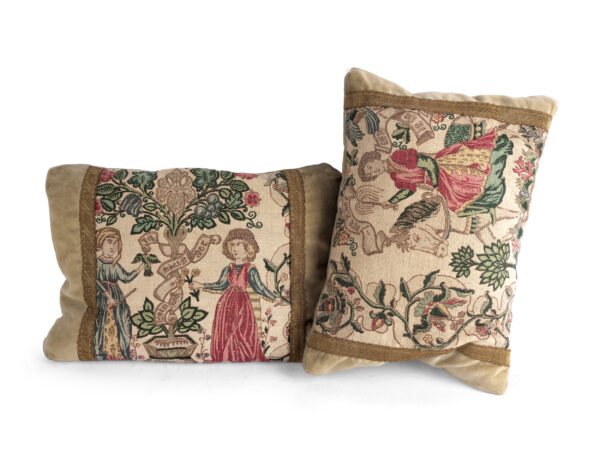 Paar Polster mit Stickerei