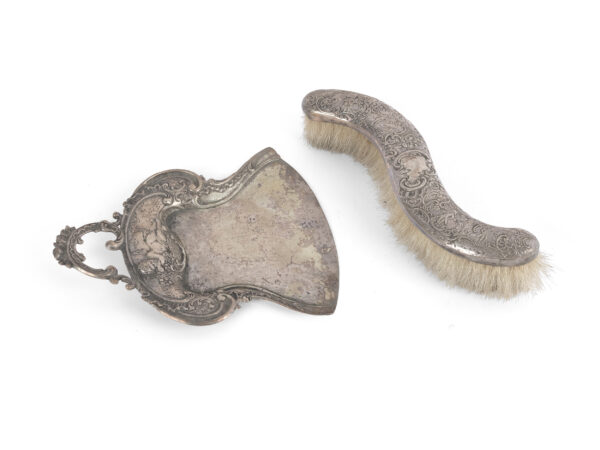 Tischbesen und Schaufel