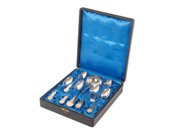 1 kleiner Schöpflöffel & 6 Dessertlöffel