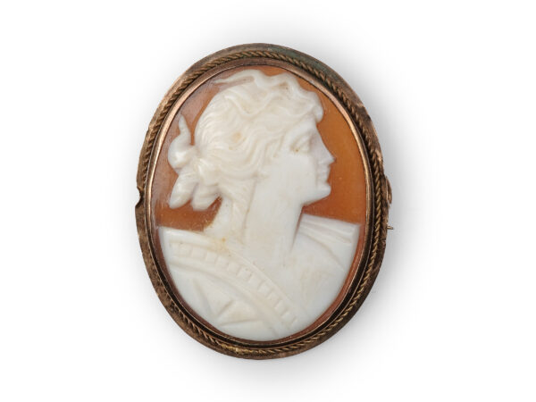 Brosche Muschelkamee